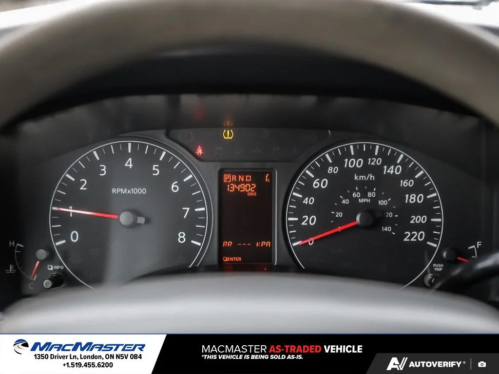 Used 2017  Nissan  image 18