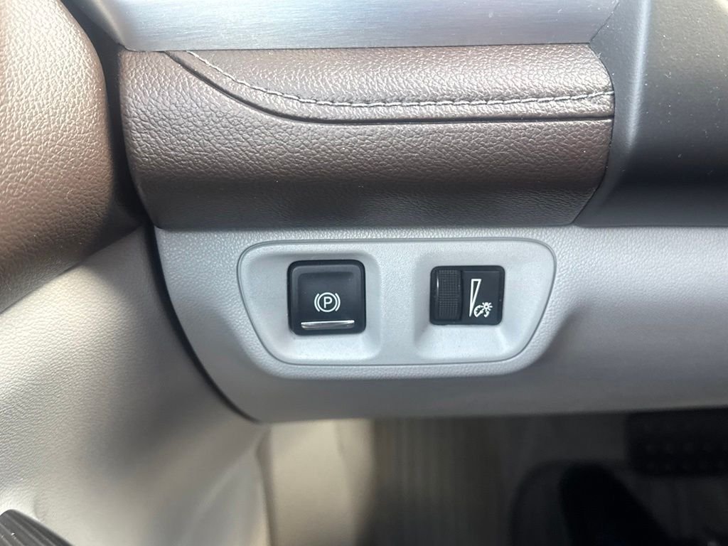 Used 2017 Silver GMC SLT-1 image 29