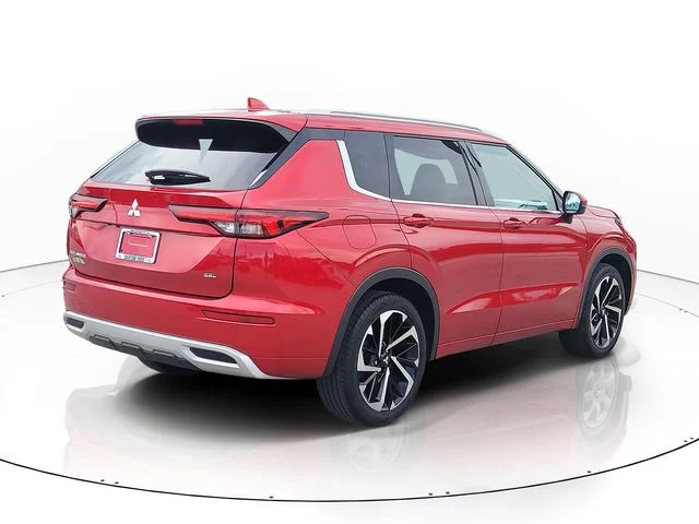 Used 2023 Red Mitsubishi SEL image 5