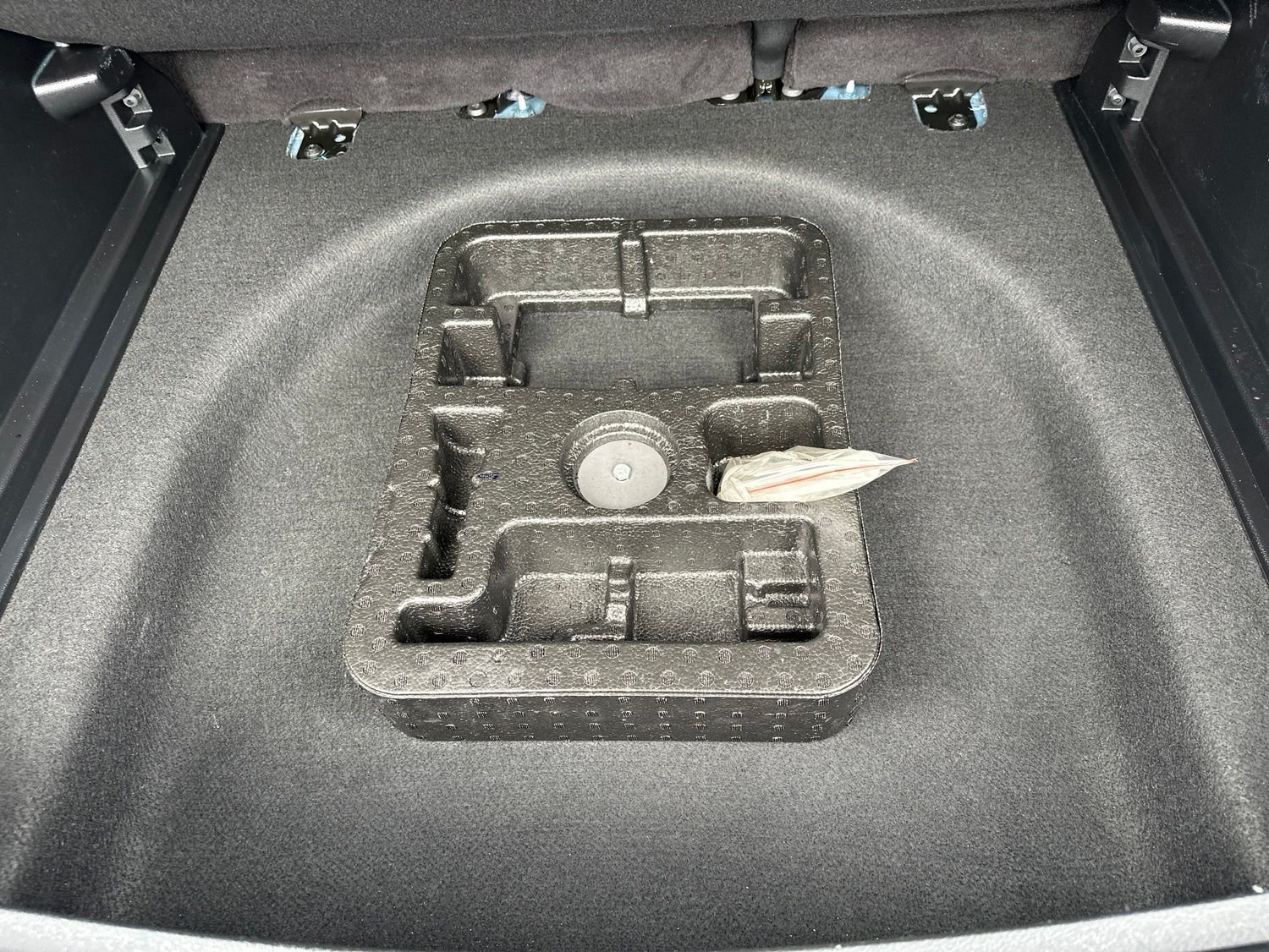 Used 2021 Blue Jeep Latitude image 25