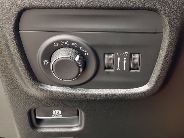 New 2027 Bright White Clear-Coat Paint Jeep Laredo image 26