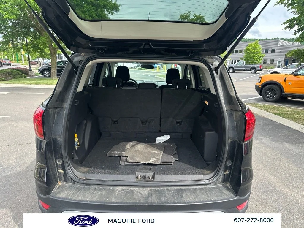 Used 2019 Black Metallic Ford SE image 12