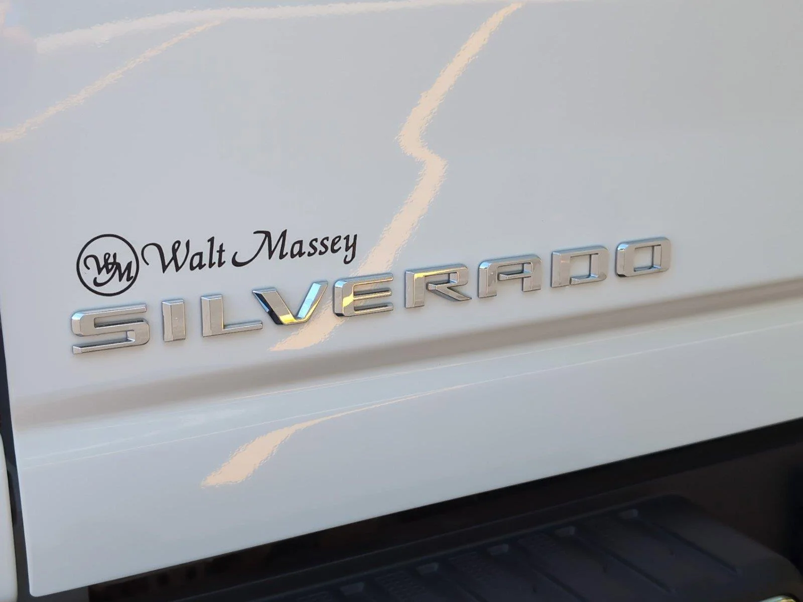 Used 2024 Summit White Chevrolet LTZ image 9