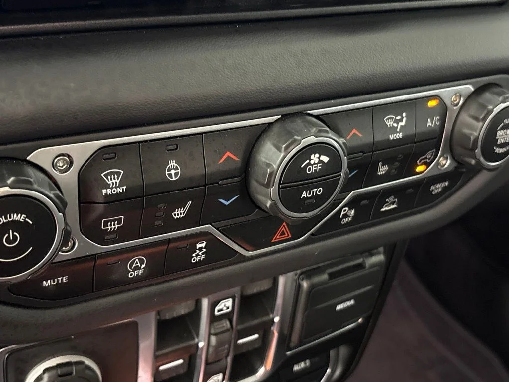 Used 2025 White Jeep Mojave image 42