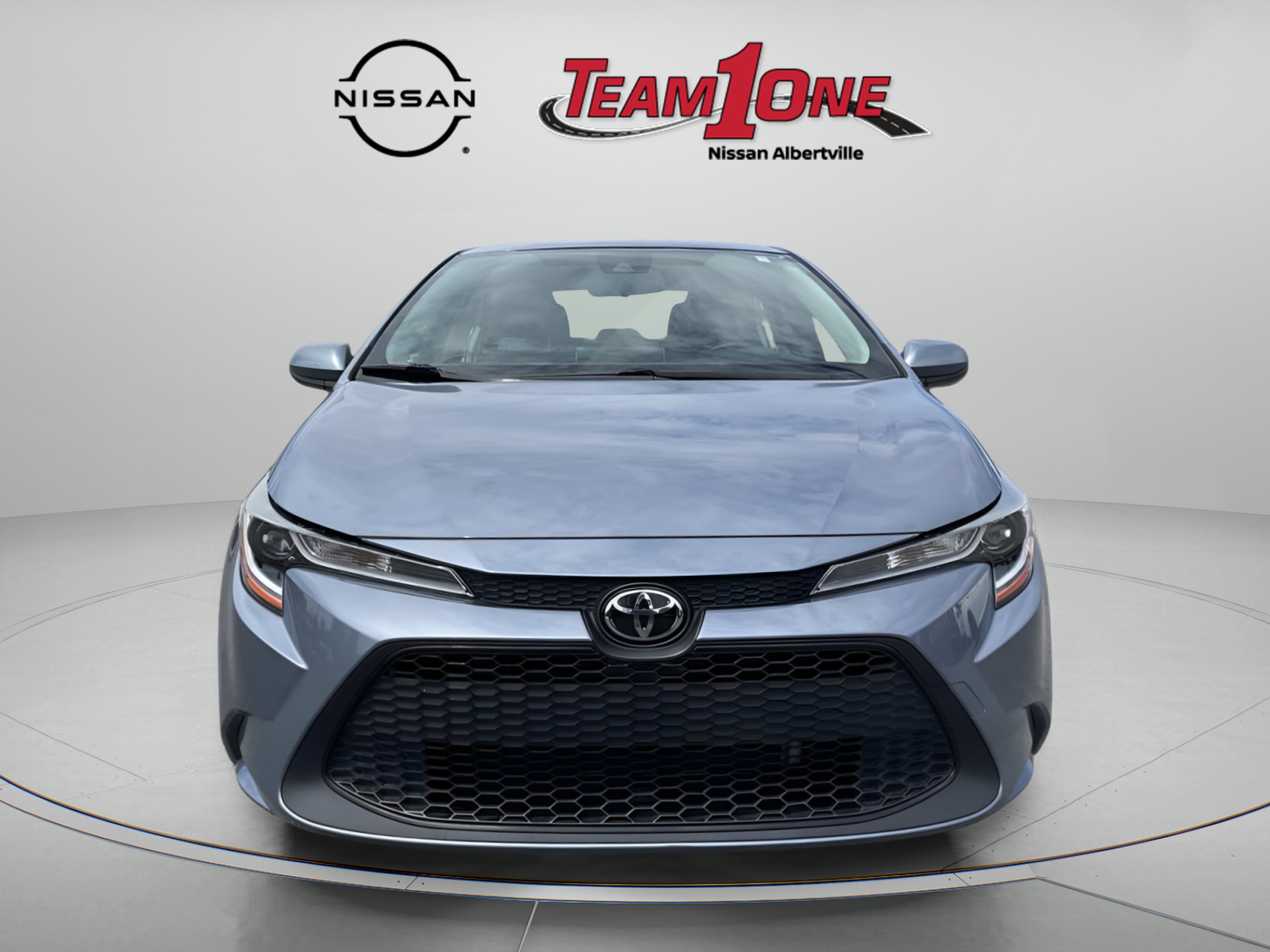 Used 2021  Toyota LE image 2