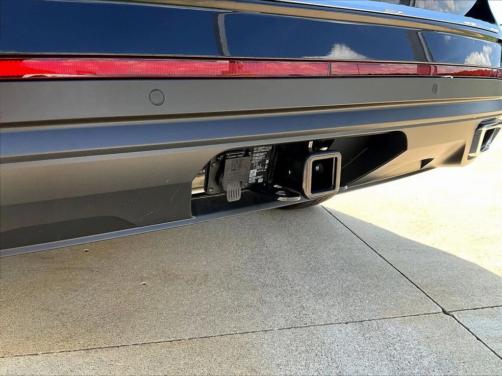 New 2026 Black Volkswagen SE w/Technology image 7