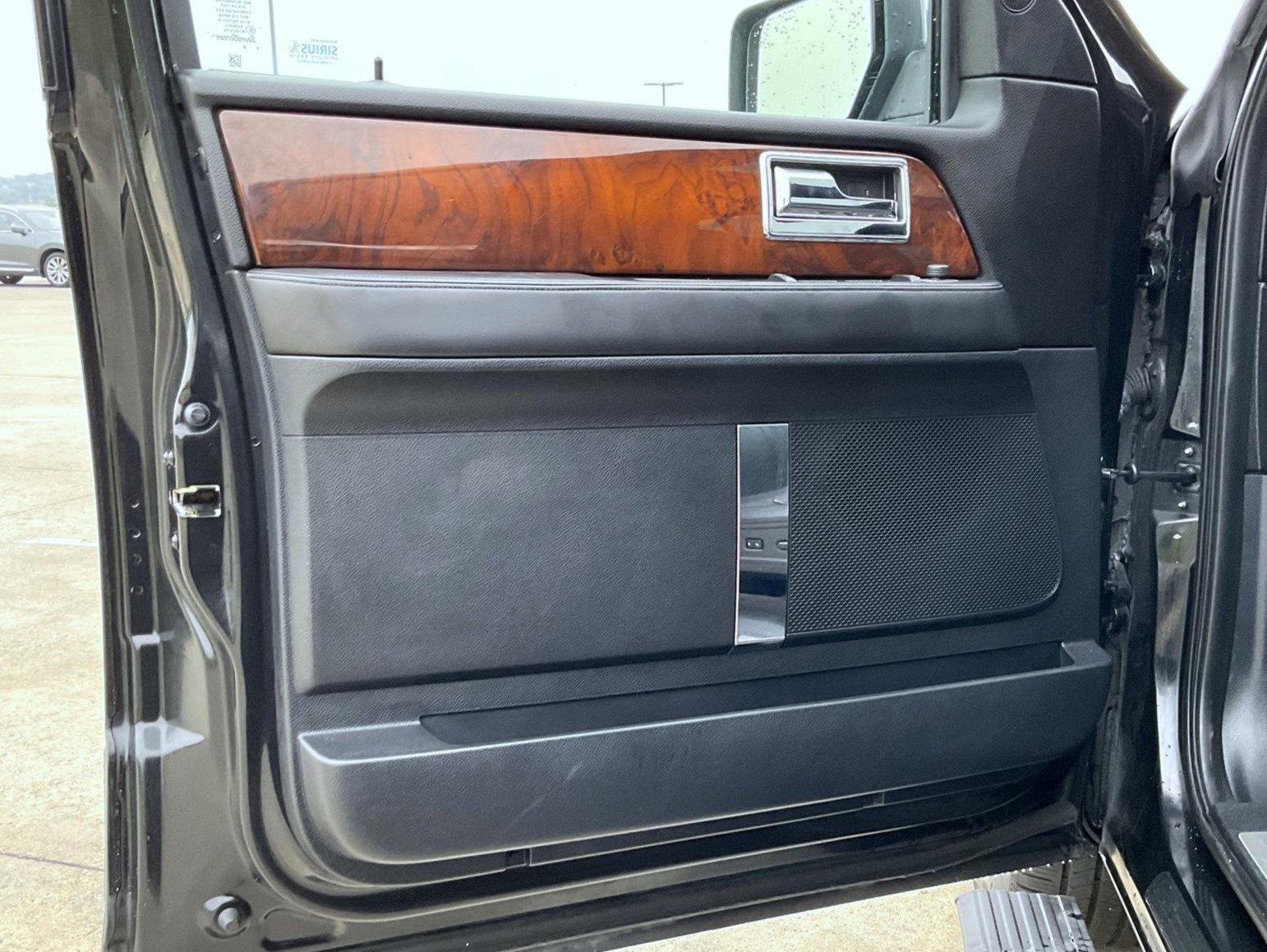 Used 2015 Black Lincoln Base image 9