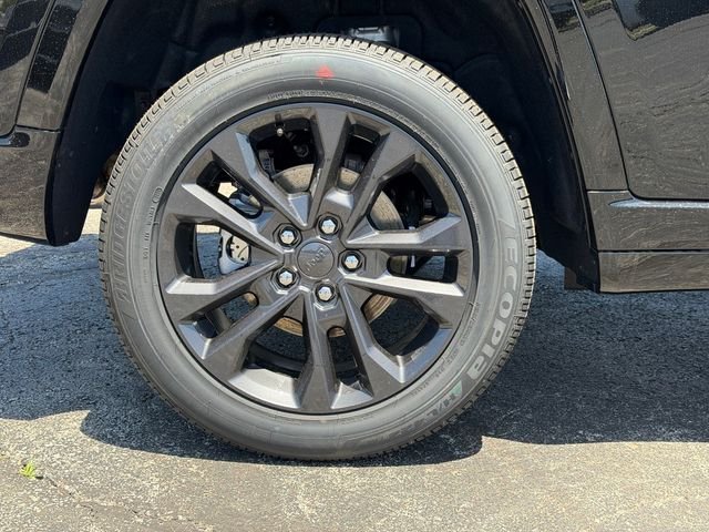 New 2026 Diamond Black Crystal Pearl-Coat Exterior Paint Jeep Limited Reserve image 6