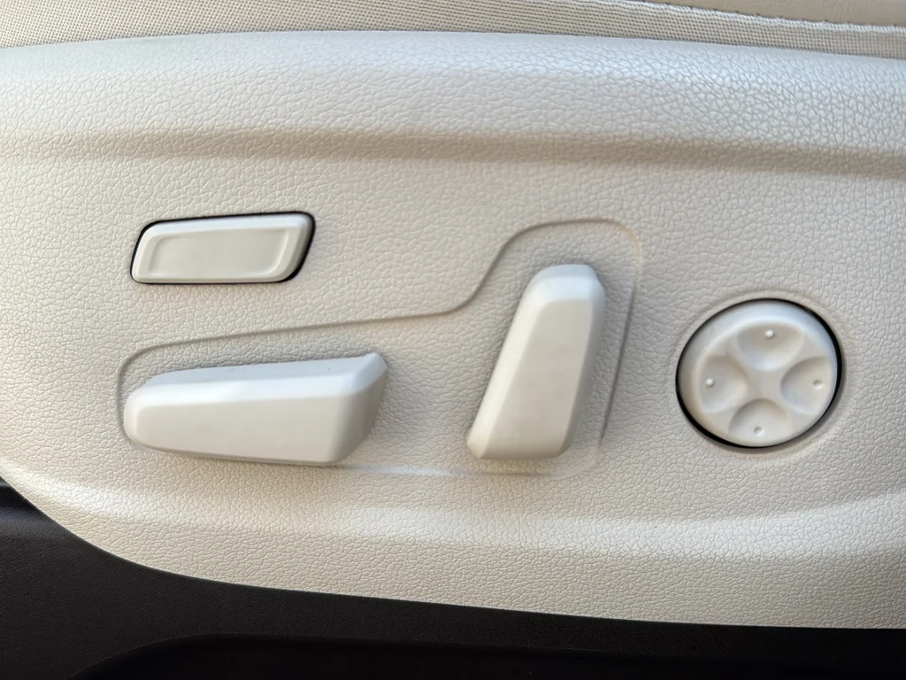 Used 2021 White Hyundai Calligraphy image 15
