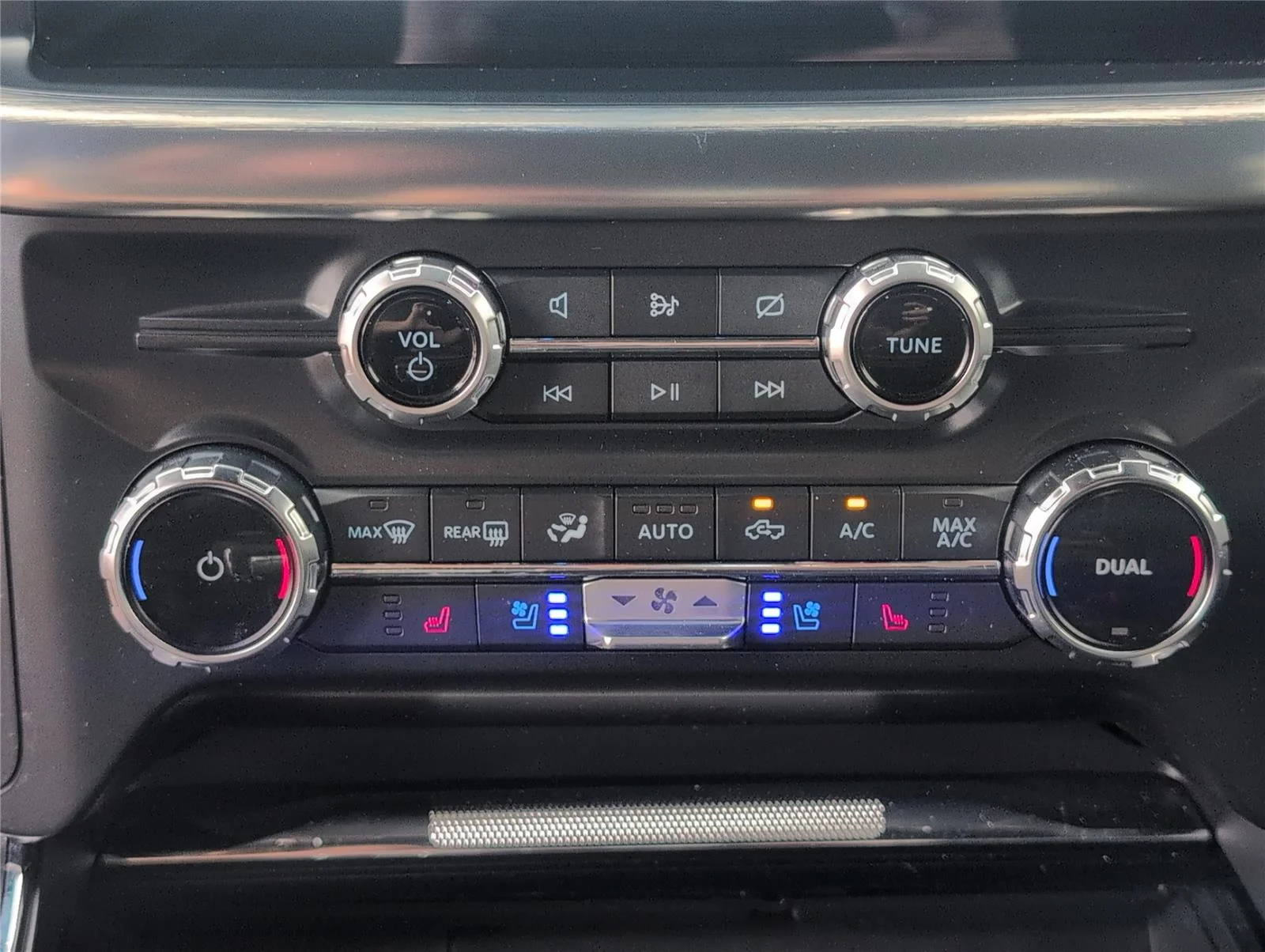 Used 2022 Iconic Silver Ford LARIAT image 21
