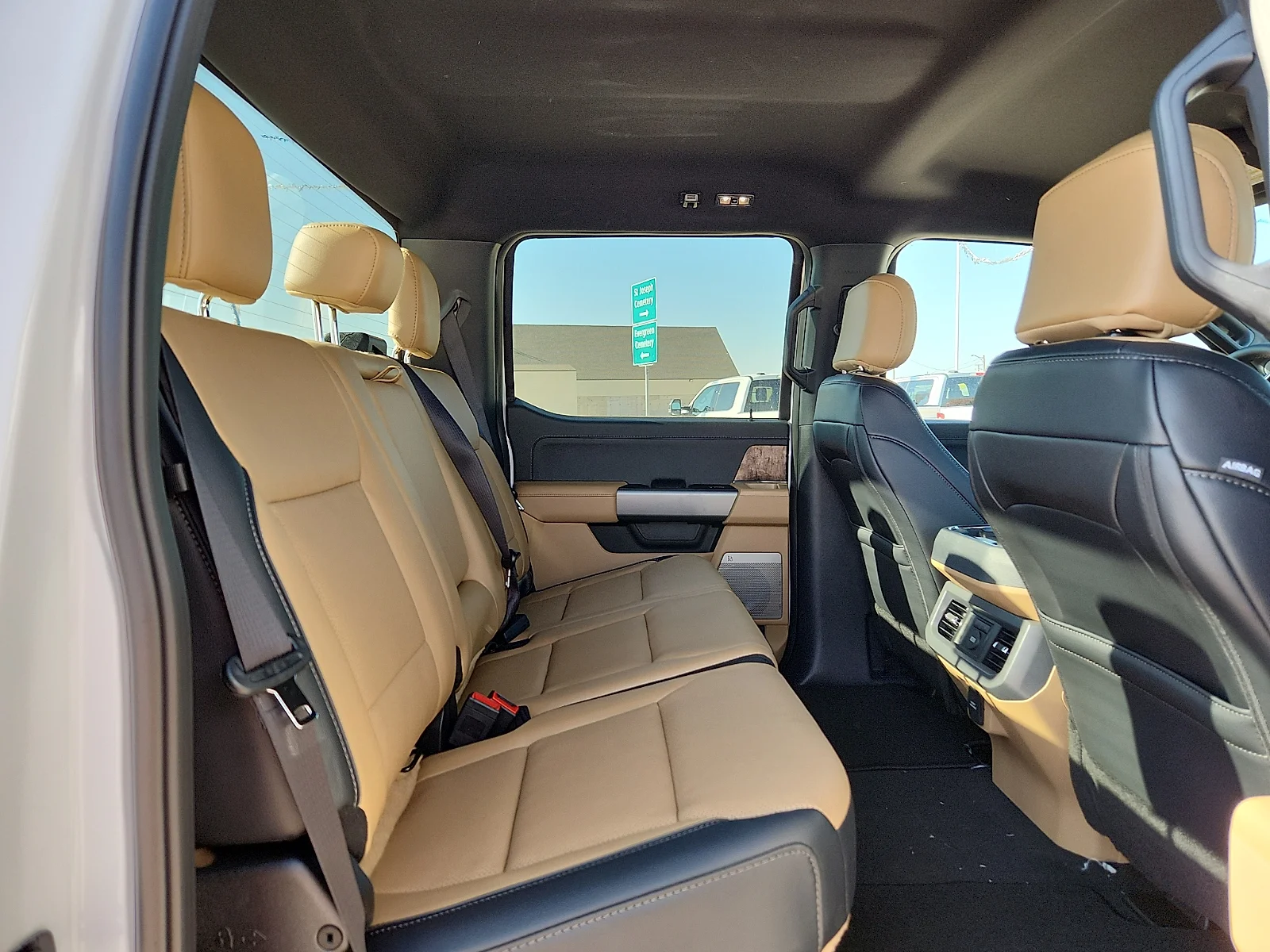 New 2026 Oxford White Ford Lariat image 19