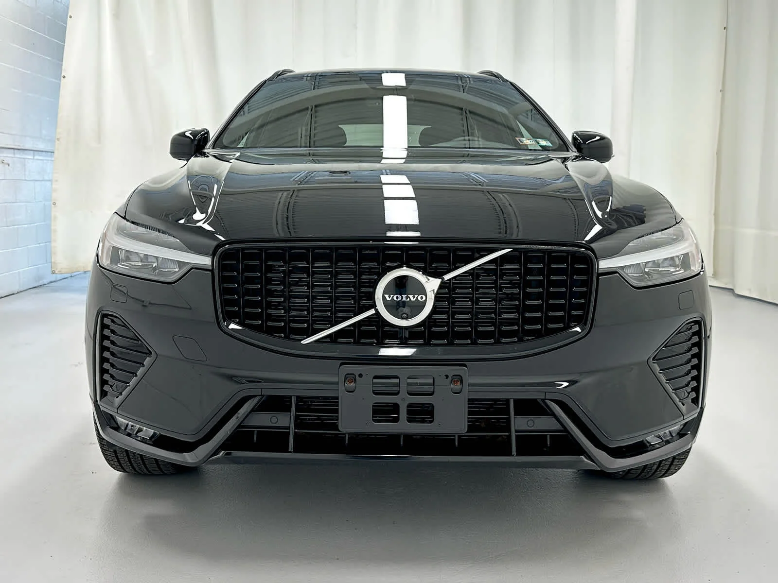 Used 2025 Onyx Black Metallic Volvo Ultra image 5