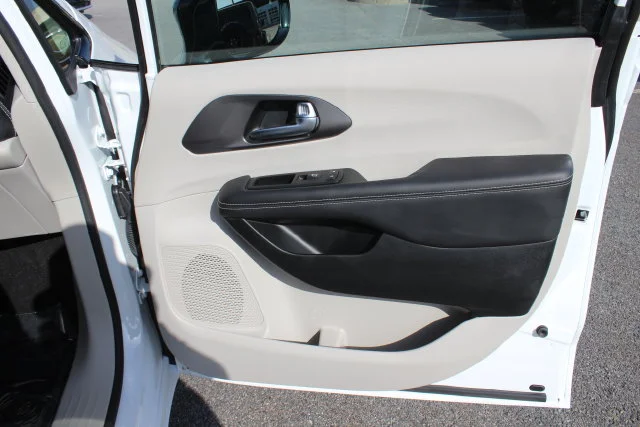 Used 2024 White Chrysler Select Road Tripper image 33