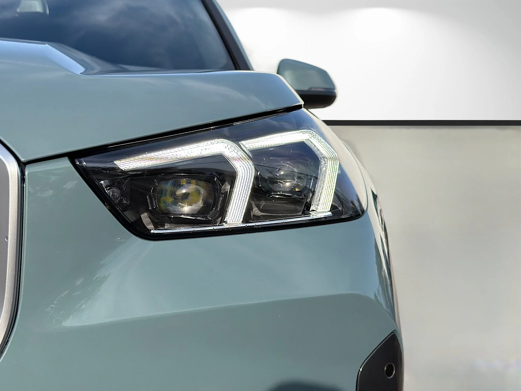 New 2026 Cape York Green Metallic BMW xDrive28i image 9