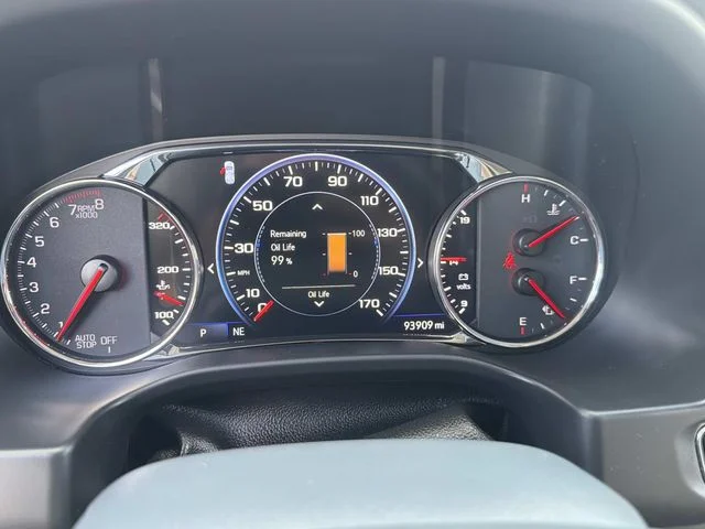 Used 2022 White GMC Denali image 32