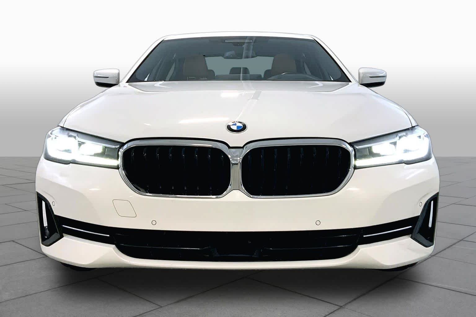 Used 2022 Alpine White BMW 540i xDrive image 3