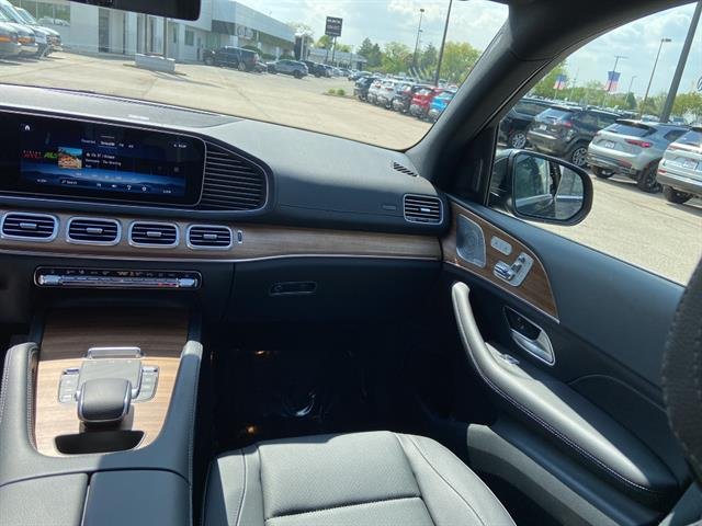 Certified Used 2026 Obsidian Black Metallic Mercedes-Benz GLE 350 4MATIC® image 14