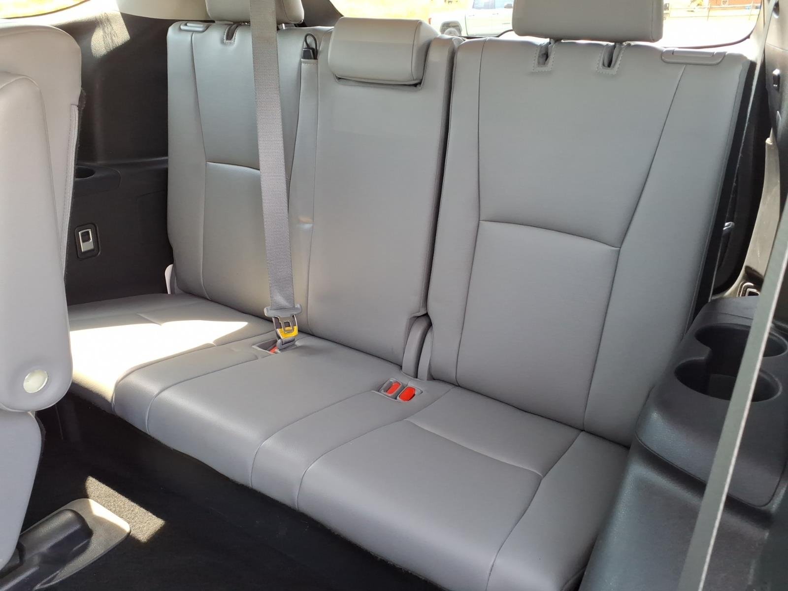 Used 2022 Wind Chill Pearl Toyota XLE image 14