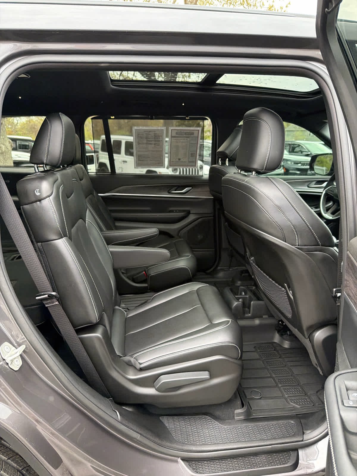 Used 2024 Baltic Gray Metallic Clearcoat Jeep Limited image 27