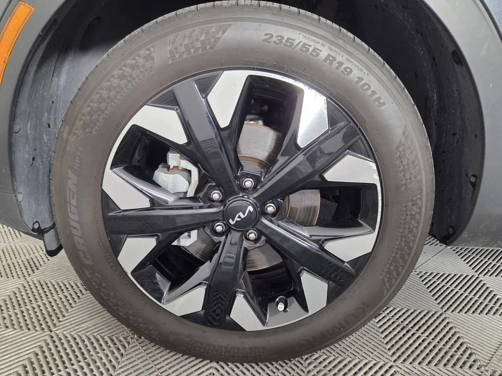 Used 2024 Gravity Gray Kia X-Line image 8