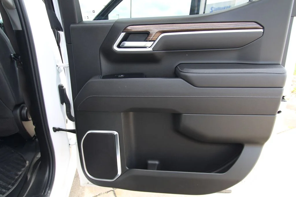 Used 2026 White Chevrolet RST image 41