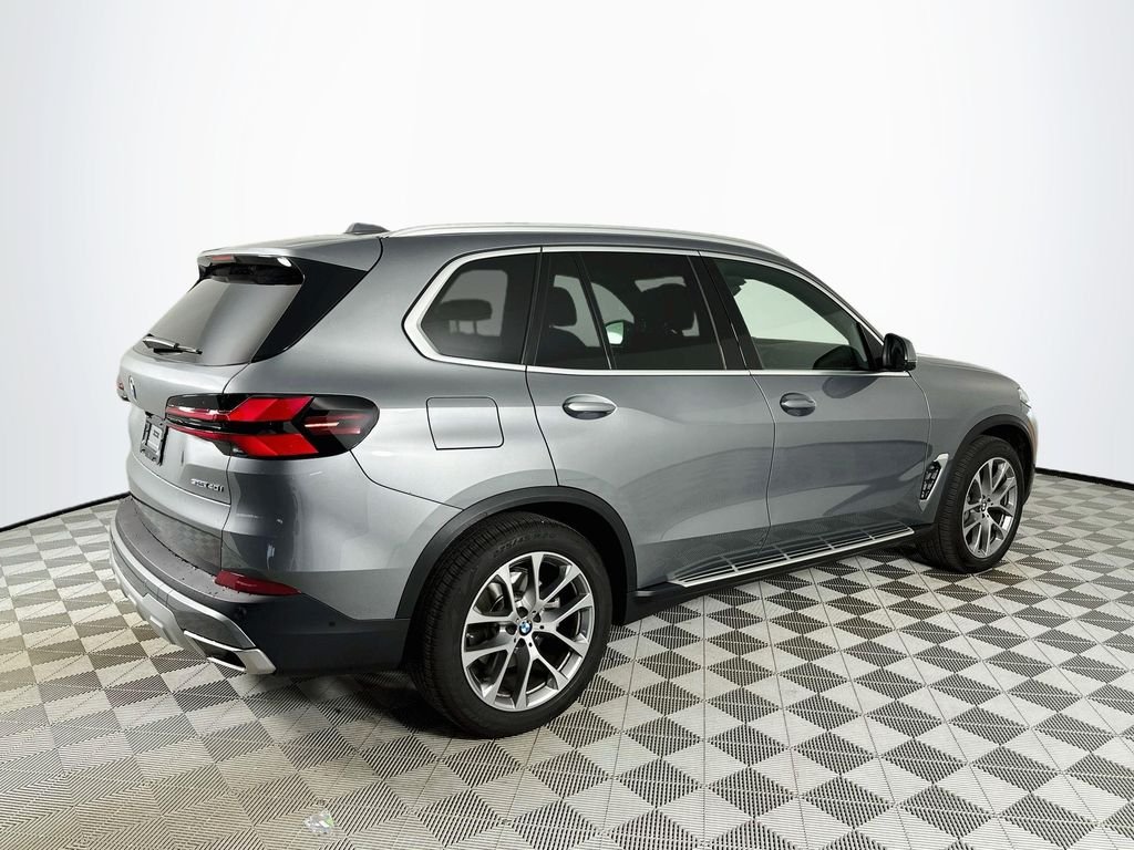 Used 2025 Gray BMW sDrive40i image 7