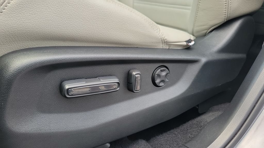 Used 2018  Honda EX image 16