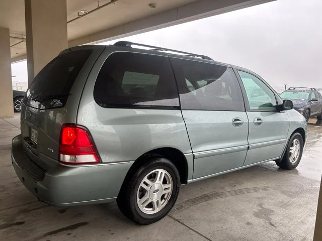 Used 2007 Green Ford SEL image 3