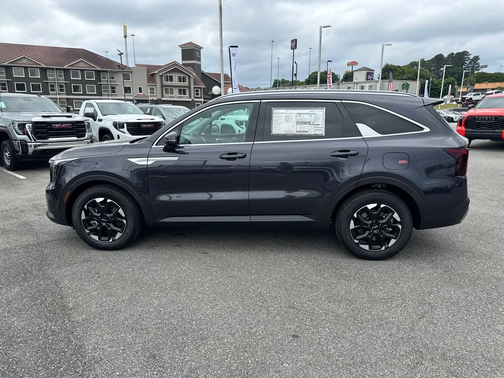2025 Kia Sorento S - Photo 6