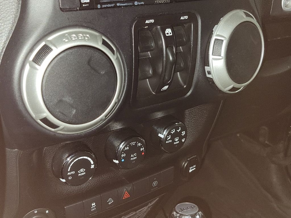 2018 Jeep Wrangler JK Unlimited Sahara - Photo 17