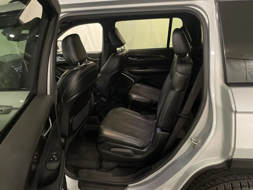 Used 2021 Silver Zynith Jeep Altitude image 29
