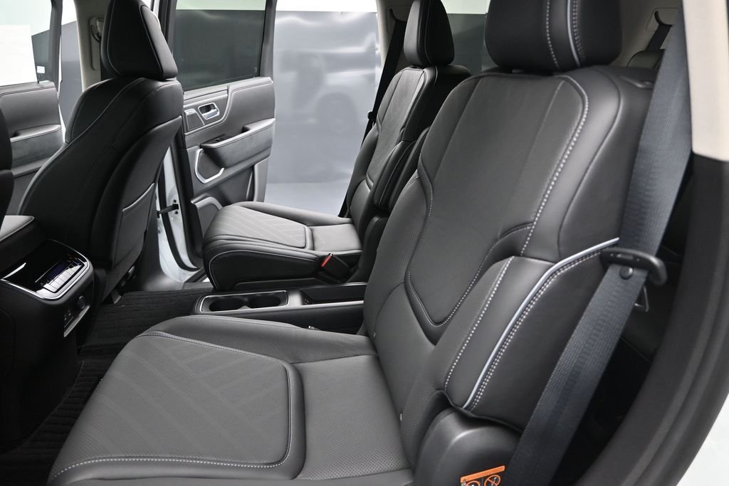 New 2027 RADIANT WHITE INFINITI Luxe 2WD image 20