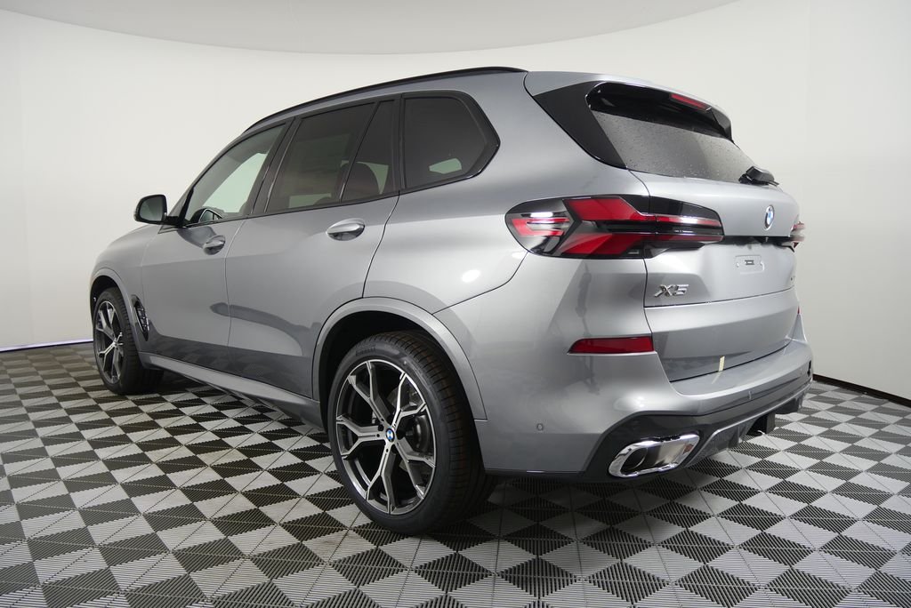 Used 2026 Skyscraper Grey Metallic BMW xDrive40i image 5
