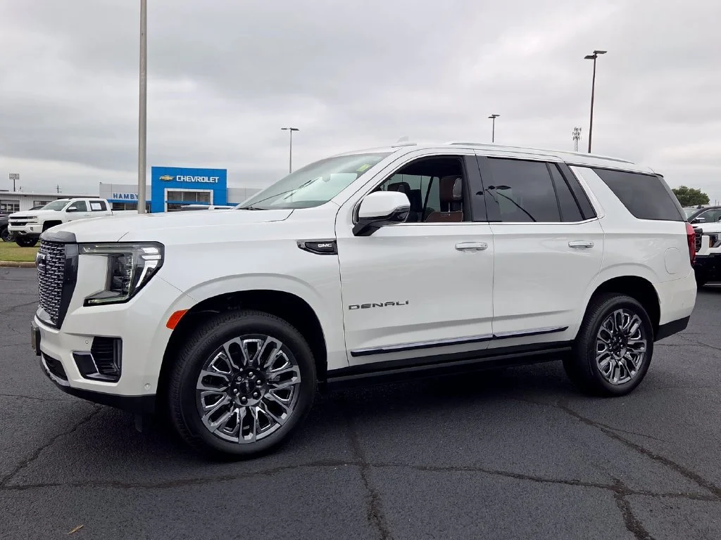 Used 2023 WHITE FROST TRICOAT GMC Denali Ultimate image 3
