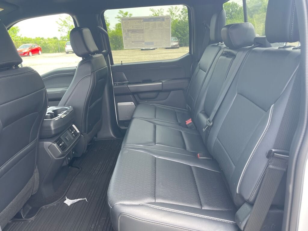 New 2026 Oxford White Ford LARIAT image 21