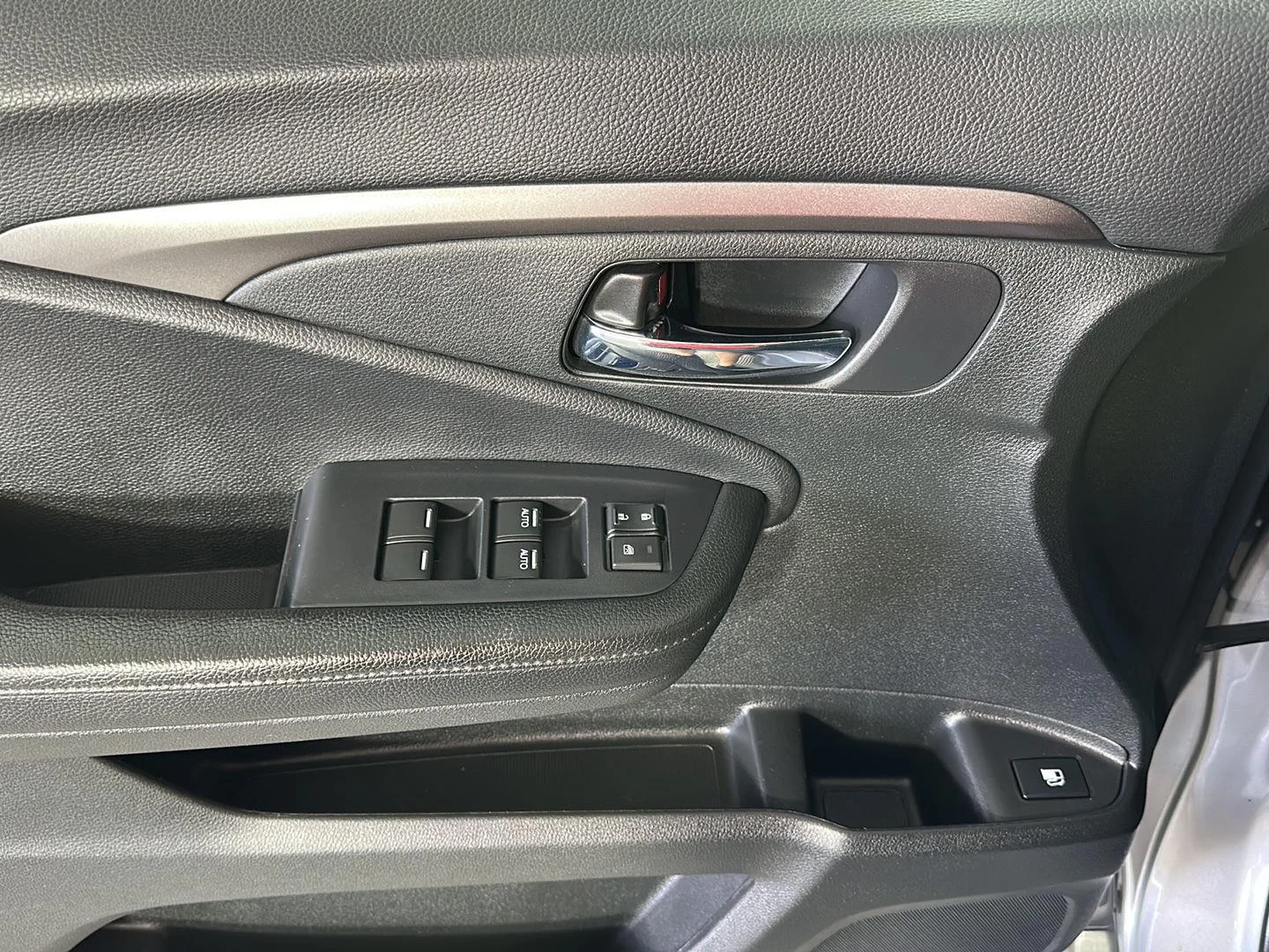 Used 2019 Lunar Silver Metallic Honda Sport image 9