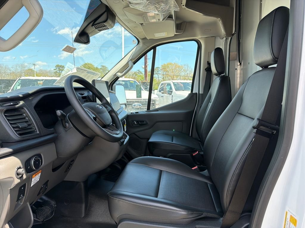 New 2026 Oxford White Ford Cutaway image 14