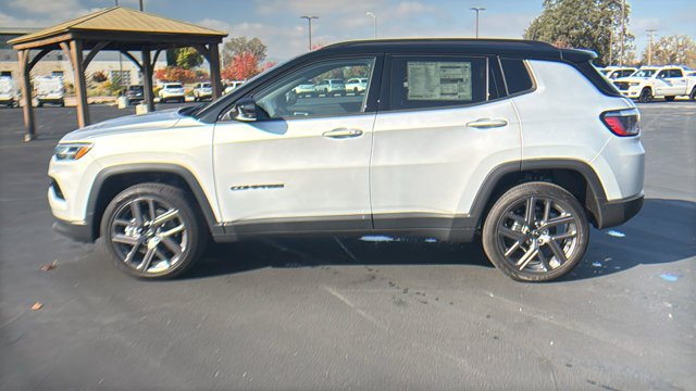 New 2026 Silver Zynith Metallic Clearcoat Jeep Limited Altitude image 6