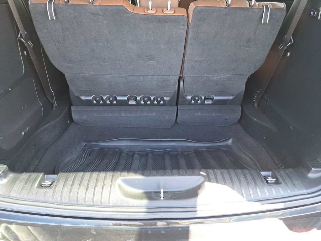 Used 2017 Black Chrysler Limited image 32