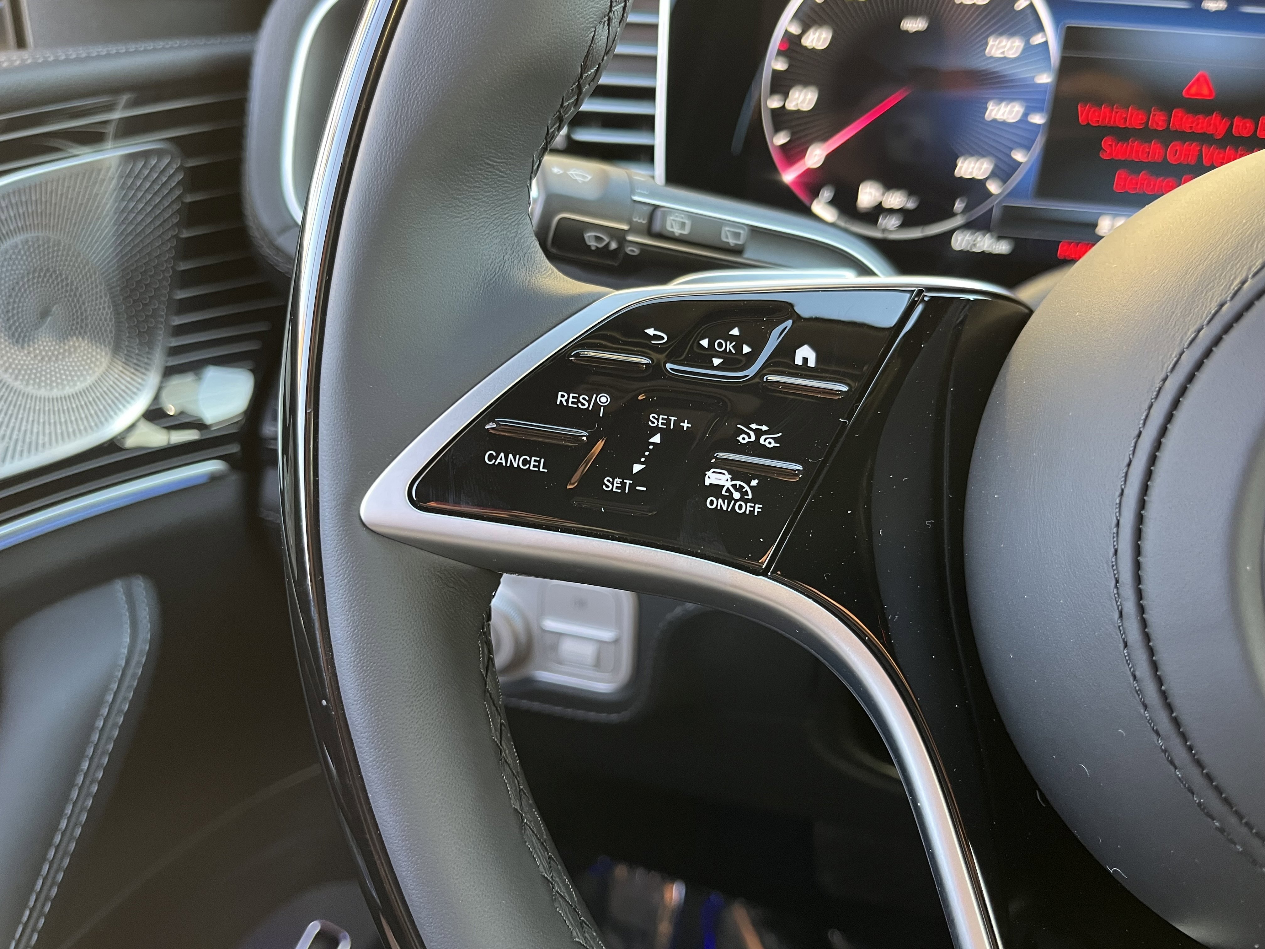 New 2026 MANUFAKTUR Moonlight White Metallic Mercedes-Benz GLE 580 image 26