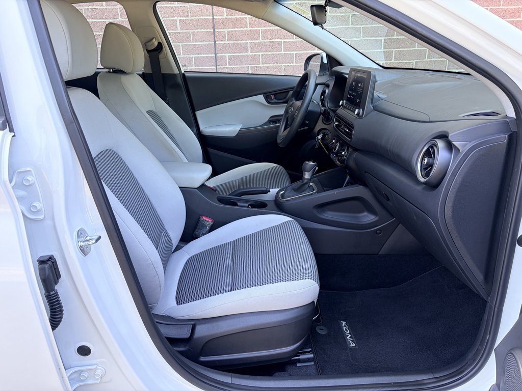 Used 2023 Lunar White Hyundai SE image 19