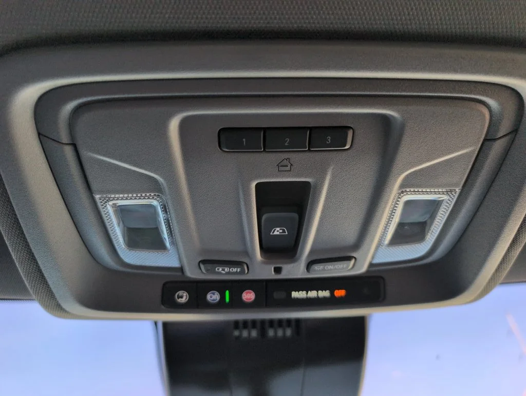 Used 2024 White GMC Elevation image 36