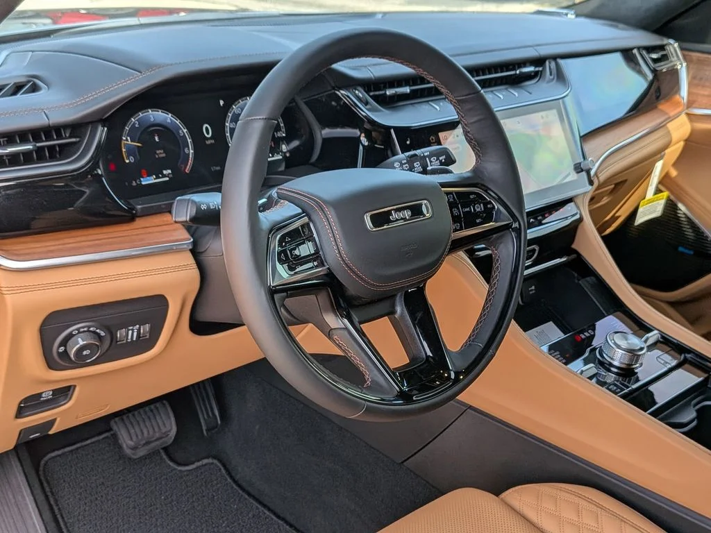 New 2026 Gray Jeep Summit image 34