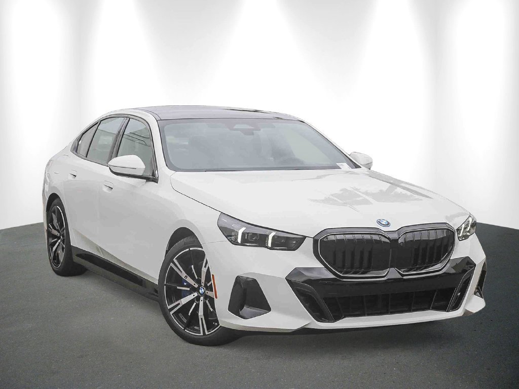 New 2027 Alpine White BMW 550e xDrive image 1