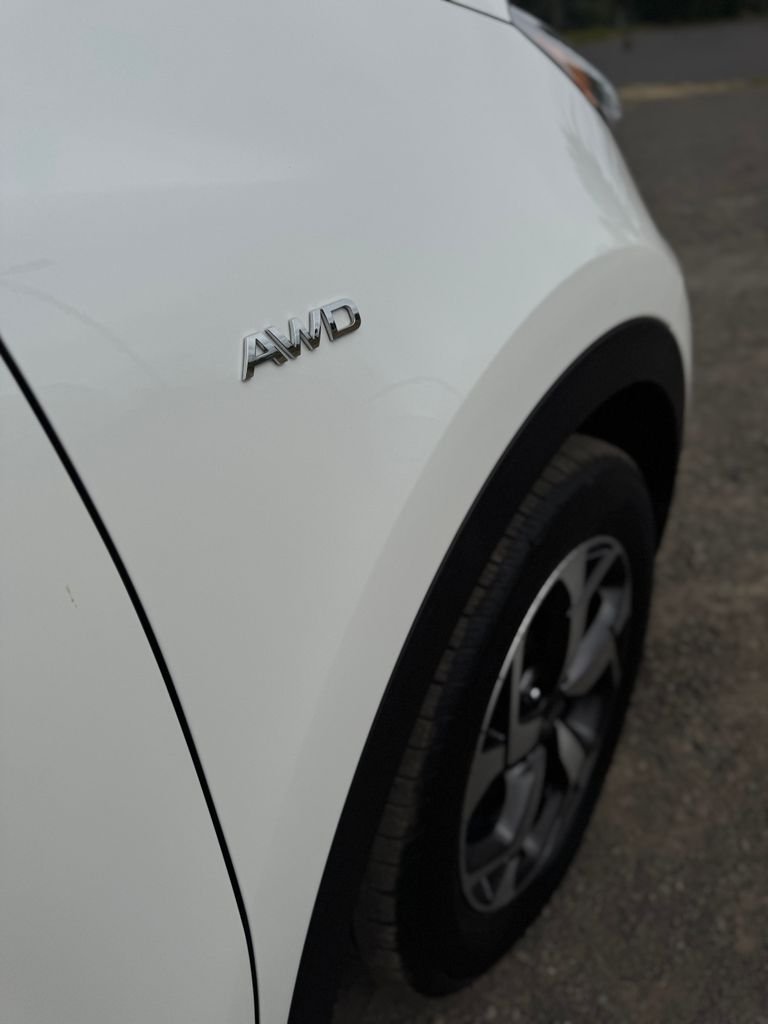 Used 2022 Snow White Pearl Kia LX image 38