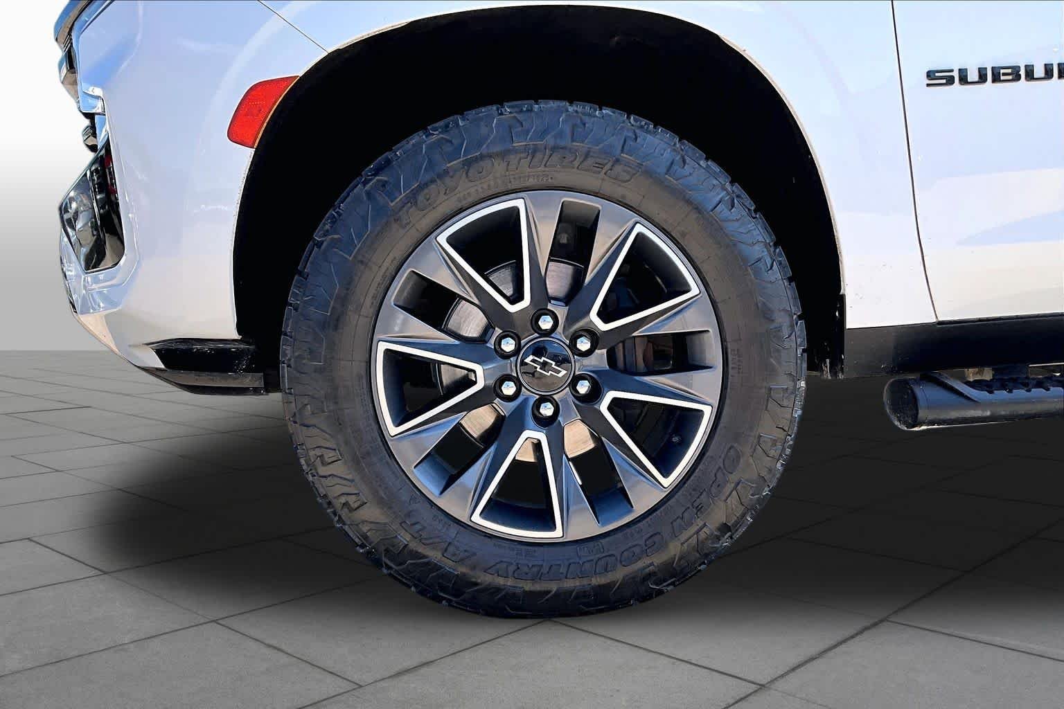 Used 2023 Summit White Chevrolet Z71 image 11