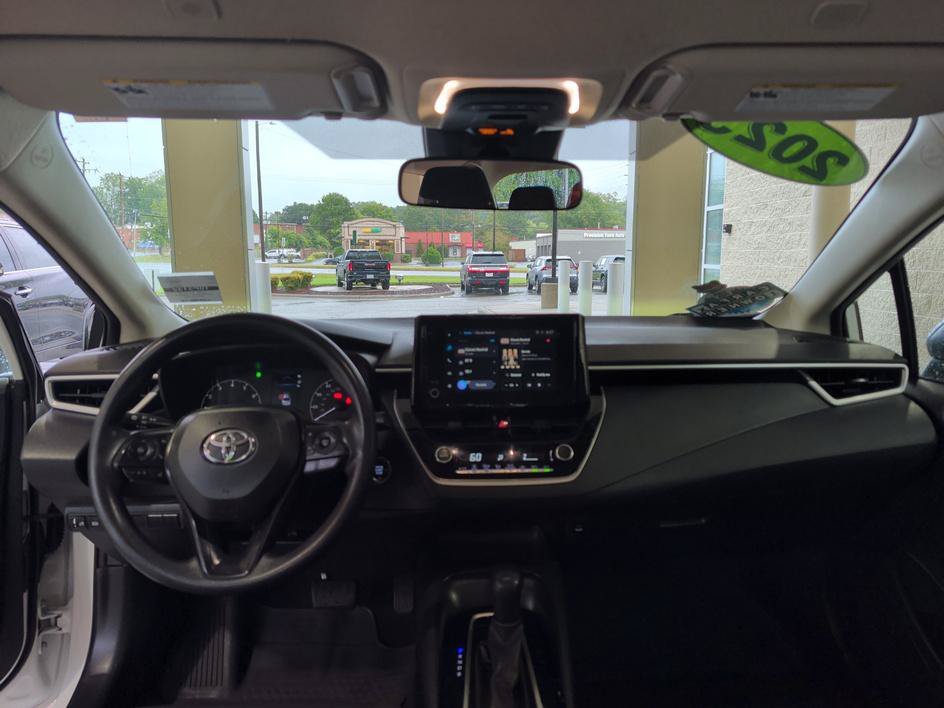 Used 2023 Ice Toyota LE image 11