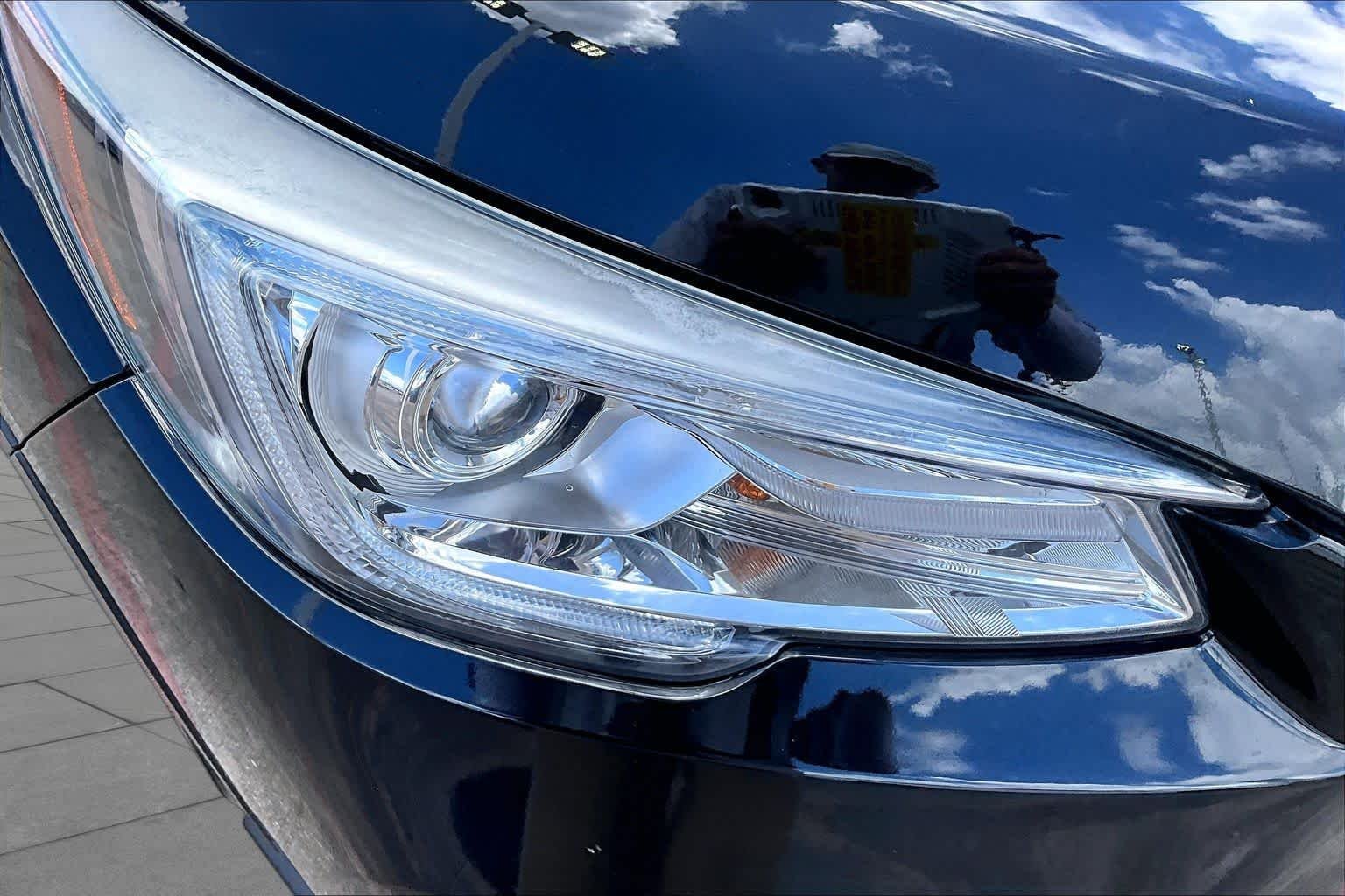 Used 2022 Crystal Black Silica Subaru Touring image 27