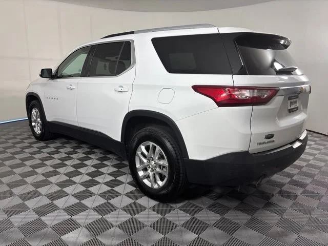 Used 2018 SUMMIT WHITE Chevrolet LT Cloth image 8