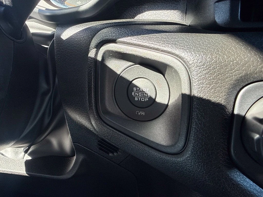 Used 2025 White Jeep Sport S image 19